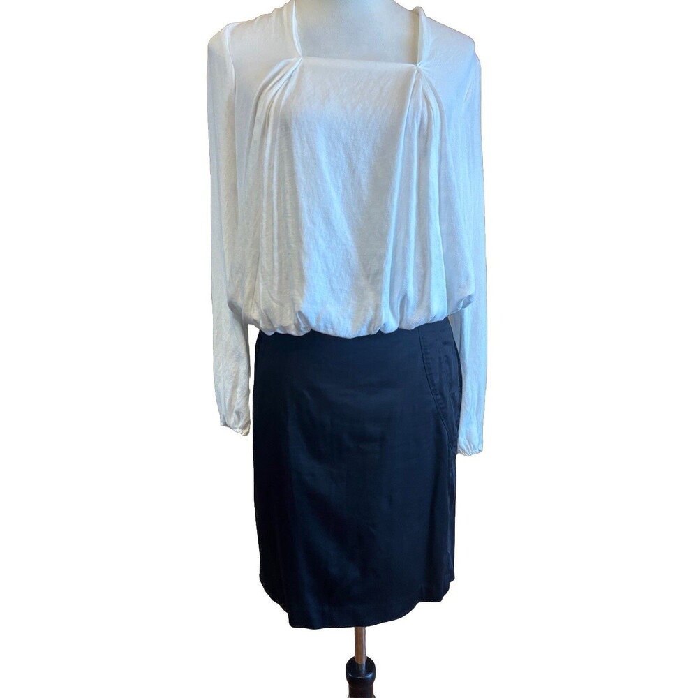 Knee Length Mini Skirt womans size 2, black high rise workwear or casual wear